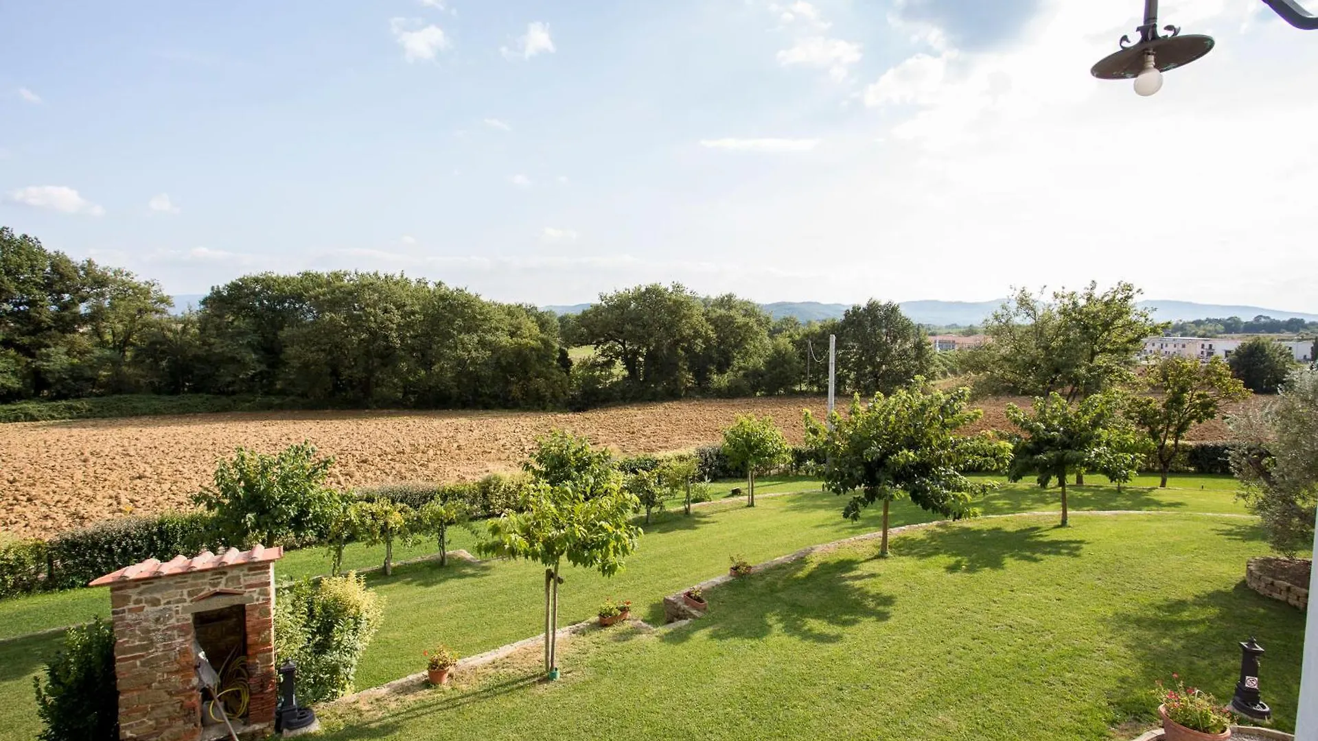 Isa-Farmhouse With Swimming-Pool Just 20 Minutes From Arezzo, Apartments With Panoramic Views location