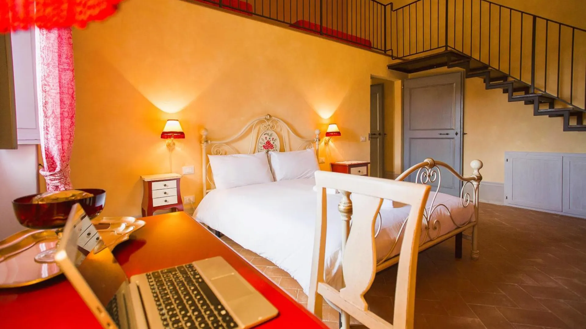 Isa-Farmhouse With Swimming-Pool Just 20 Minutes From Arezzo, Apartments With Panoramic Views Castiglion Fibocchi Italy